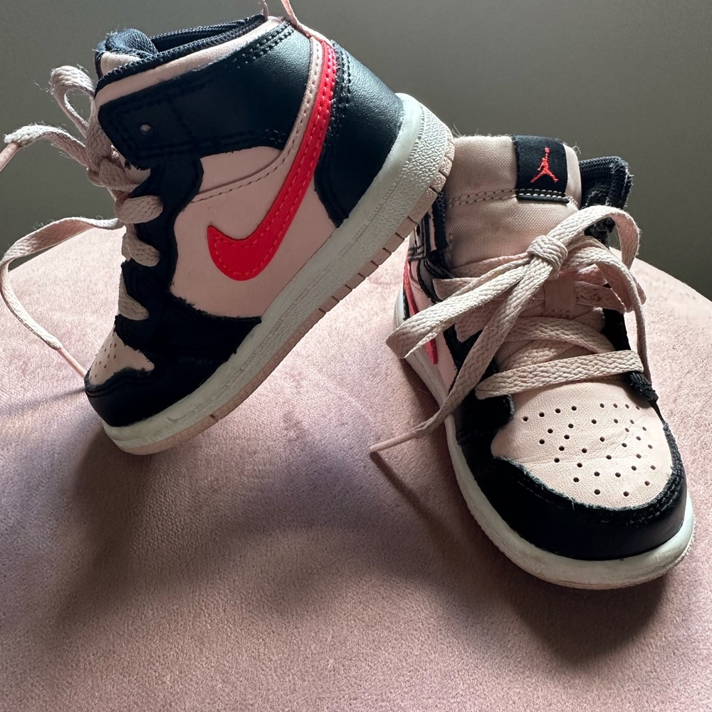 Nike Air Jordan 1 Mid Atmosphere Pink Toddler Size 5 Shoes